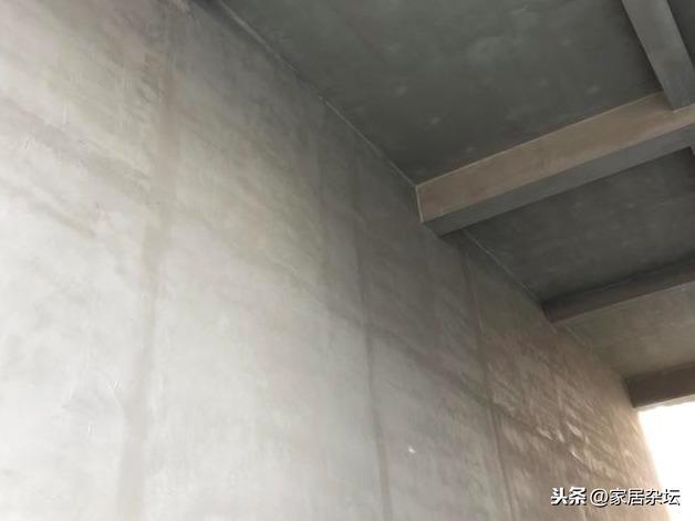 真石漆喷涂前要做什么？腻子和底漆怎么做？如何防止真石漆开裂？